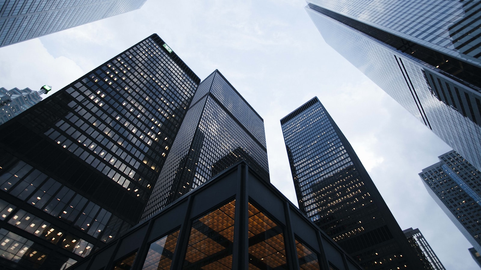 Commercial building for long-term letting